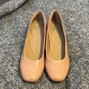 Clarks Women's Patent Leather Pumps Heels Nude Beige Tan